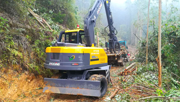 宝鼎挖掘机抓木机.jpg