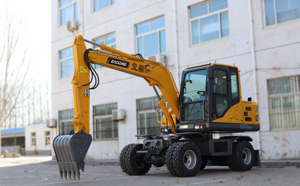 宝鼎80轮式挖掘机.jpg 宝鼎80轮式挖掘机.jpg