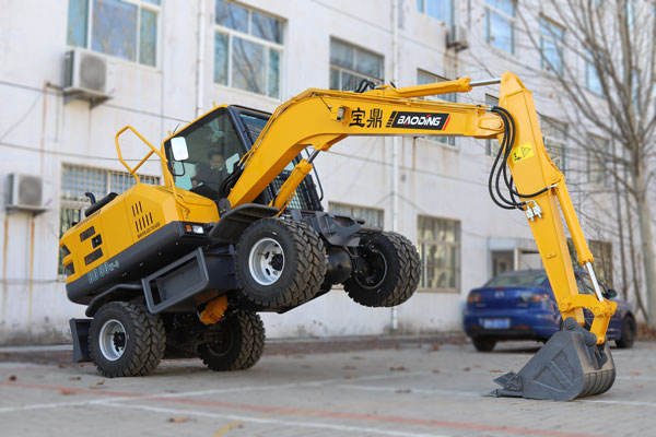 宝鼎轮式挖掘机.jpg