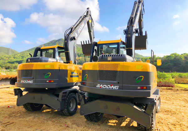 宝鼎95小型轮式挖掘机.jpg 宝鼎95小型轮式挖掘机.jpg