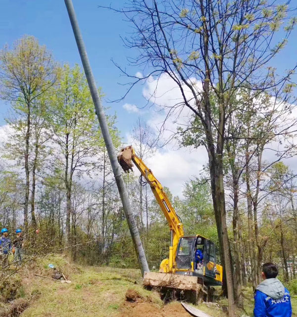 宝鼎轮式挖掘机.jpg 宝鼎轮式挖掘机.jpg