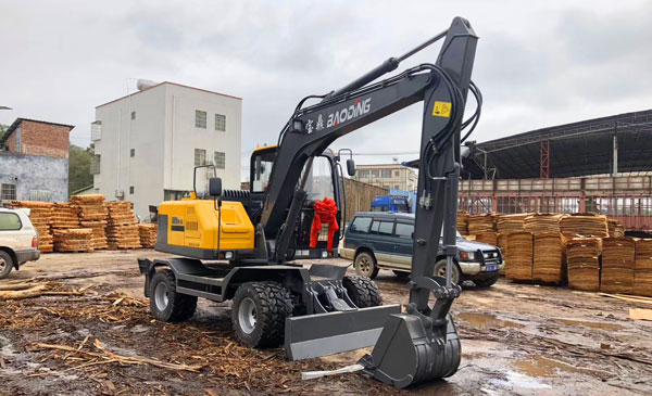 多功能95轮式挖掘机.jpg 多功能95轮式挖掘机.jpg