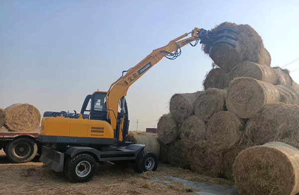 多功能轮式挖掘机.jpg 多功能轮式挖掘机.jpg