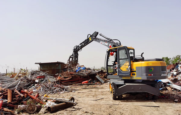 多功能轮式挖掘机车型.jpg 多功能轮式挖掘机车型.jpg