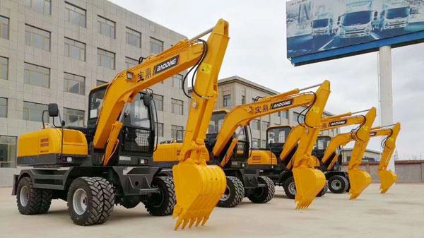 宝鼎轮式挖掘机.jpg 宝鼎轮式挖掘机.jpg