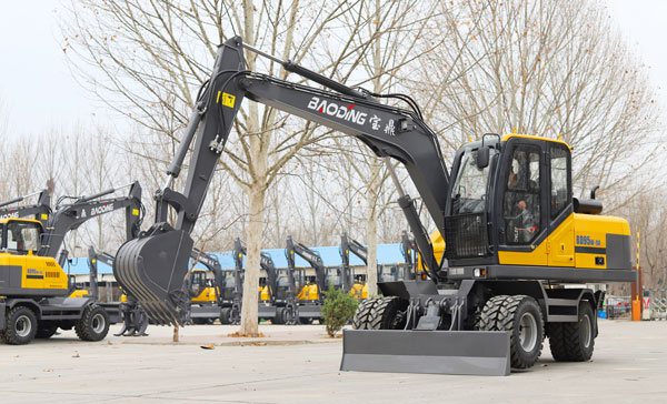 宝鼎95轮式挖掘机.jpg 宝鼎95轮式挖掘机.jpg