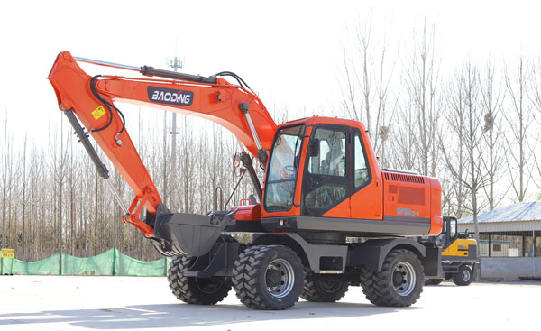 宝鼎150轮式挖掘机.jpg 宝鼎150轮式挖掘机.jpg