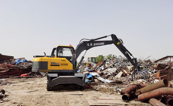 宝鼎95轮式挖掘机抓木机.jpg 宝鼎95轮式挖掘机抓木机.jpg