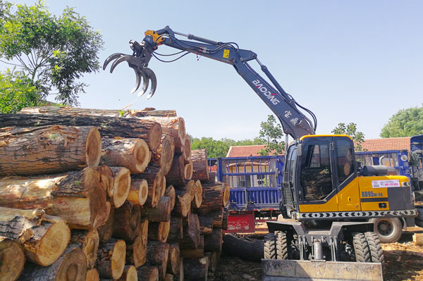 宝鼎95抓木机.jpg 宝鼎95抓木机.jpg