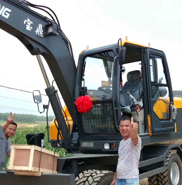 宝鼎轮式挖掘机用户.jpg 宝鼎轮式挖掘机用户.jpg