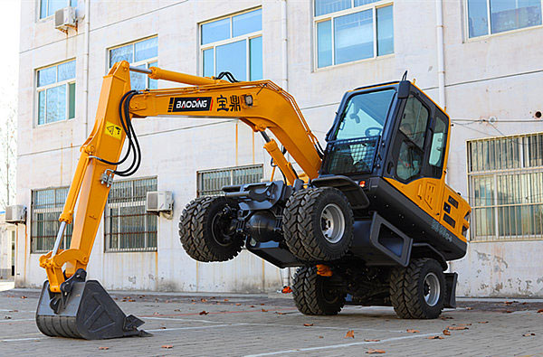 宝鼎80轮式挖掘机.jpg 宝鼎80轮式挖掘机.jpg