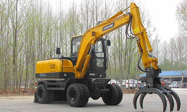 宝鼎80小型轮式抓木机.jpg 宝鼎80小型轮式抓木机.jpg