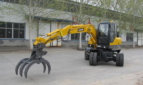 宝鼎80轮式抓木机.jpg 宝鼎80轮式抓木机.jpg