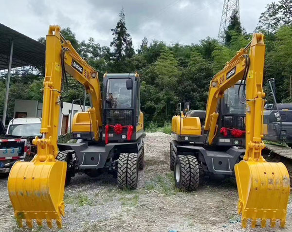 宝鼎轮式挖掘机80.jpg 宝鼎轮式挖掘机80.jpg