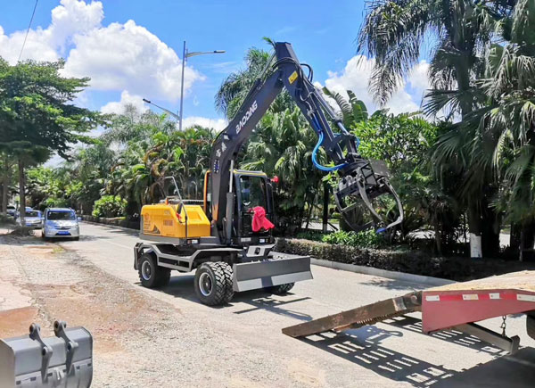 95轮式挖掘机抓木机.jpg 95轮式挖掘机抓木机.jpg