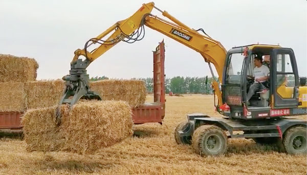 宝鼎多功能轮式挖掘机.jpg 宝鼎多功能轮式挖掘机.jpg