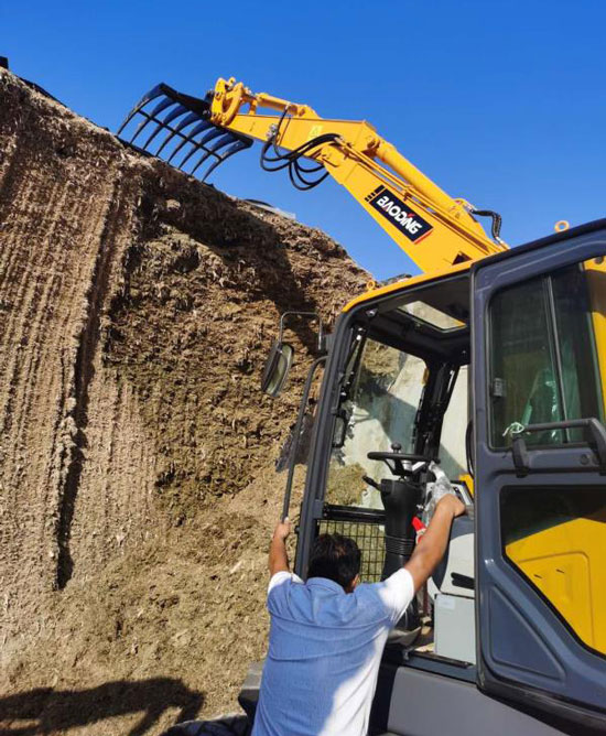 宝鼎多功能轮式挖掘机.jpg 宝鼎多功能轮式挖掘机.jpg