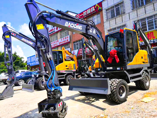 宝鼎轮式挖掘机.jpg