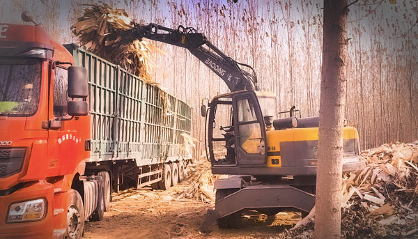 宝鼎95抓木机木料装卸.jpg 宝鼎95抓木机木料装卸.jpg