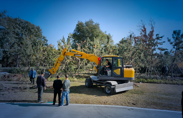 宝鼎80轮式挖掘机.jpg 宝鼎80轮式挖掘机.jpg