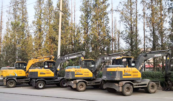 宝鼎多功能轮式挖掘机.jpg 宝鼎多功能轮式挖掘机.jpg