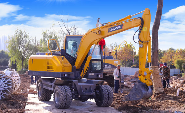 宝鼎轮式挖掘机.jpg 宝鼎轮式挖掘机.jpg