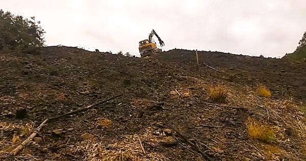 轮式挖掘机的复杂工况.jpg 轮式挖掘机的复杂工况.jpg