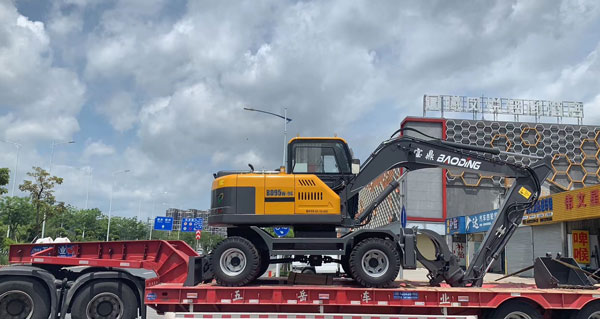 95轮式挖掘机.jpg 95轮式挖掘机.jpg