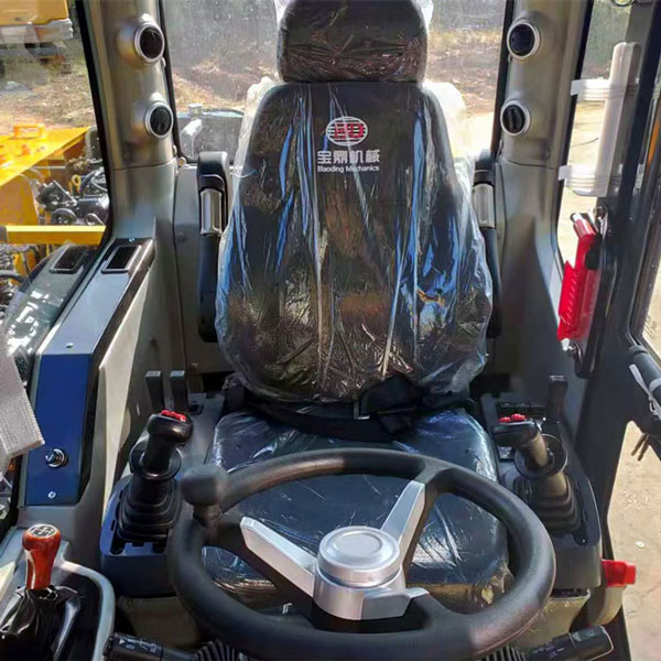 轮式挖掘机操作习惯对油耗的干扰.jpg 轮式挖掘机操作习惯对油耗的干扰.jpg