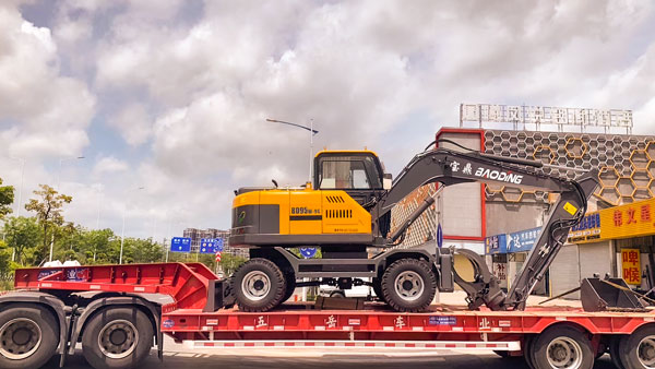 宝鼎95轮式挖掘机.jpg 宝鼎95轮式挖掘机.jpg