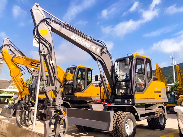 宝鼎小型轮式挖掘机.jpg 宝鼎小型轮式挖掘机.jpg