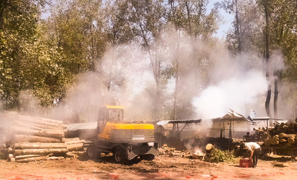 用户家的宝鼎多功能轮式挖掘机.jpg 用户家的宝鼎多功能轮式挖掘机.jpg
