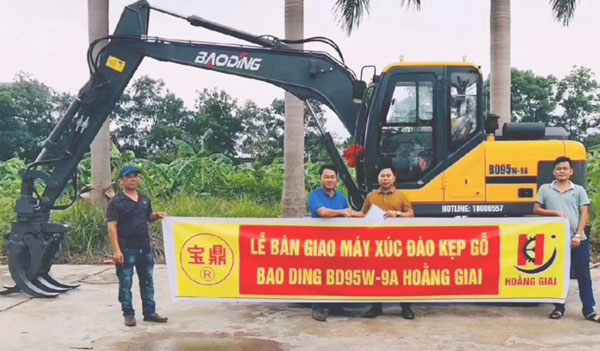 宝鼎抓木机出口.jpg 宝鼎抓木机出口.jpg