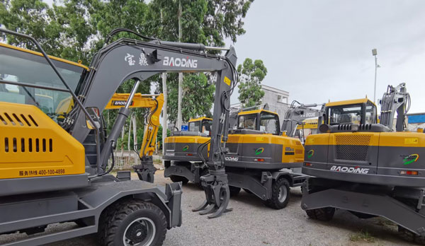 宝鼎多功能轮式挖掘机.jpg 宝鼎多功能轮式挖掘机.jpg