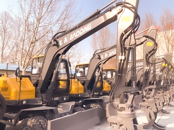 宝鼎轮式挖掘机.jpg 宝鼎轮式挖掘机.jpg