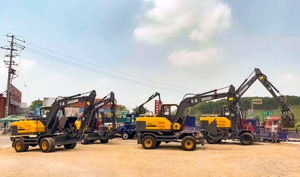 宝鼎轮式挖掘机抓木机.jpg 宝鼎轮式挖掘机抓木机.jpg