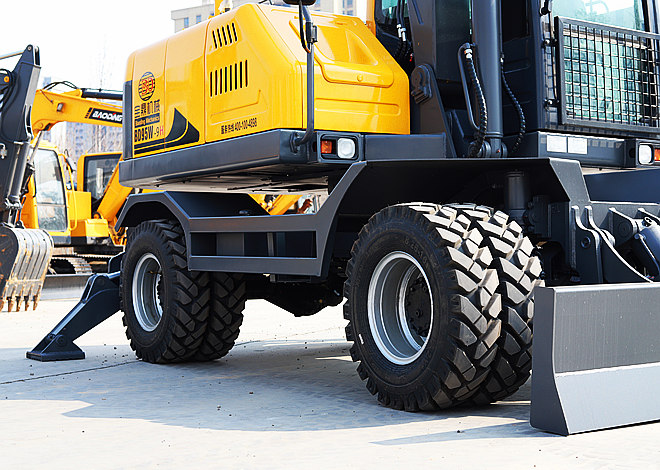 抓木机前铲后支腿设计 抓木机前铲后支腿设计