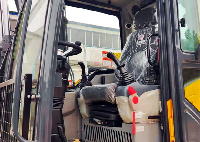 宝鼎95抓木机驾驶室