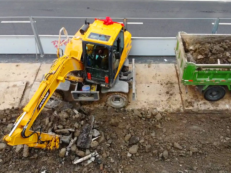 宝鼎轮胎式挖掘机 宝鼎轮胎式挖掘机