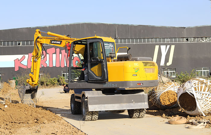 轮式挖掘机 轮式挖掘机