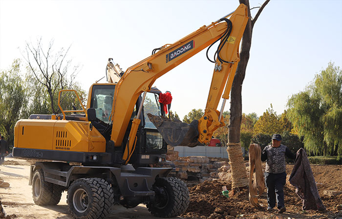 轮式挖掘机 轮式挖掘机