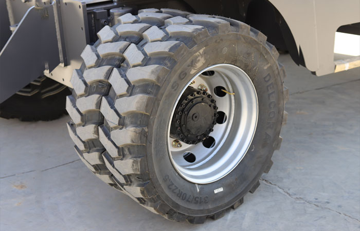 轮式挖掘机 轮式挖掘机