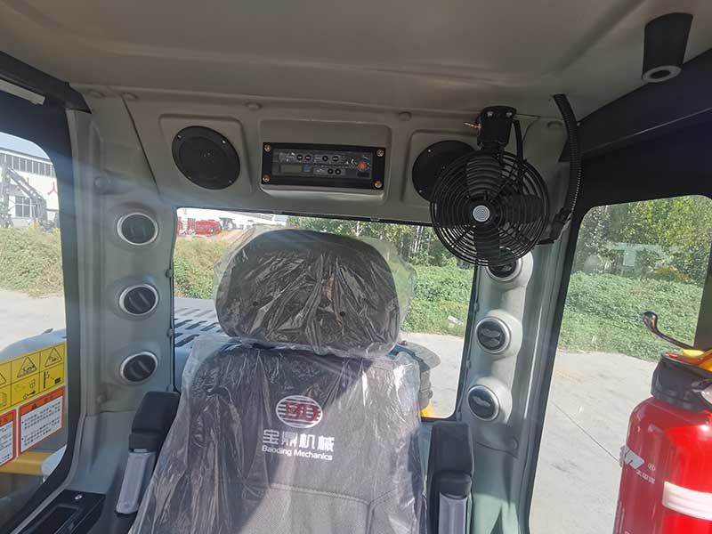 轮式挖掘机 轮式挖掘机