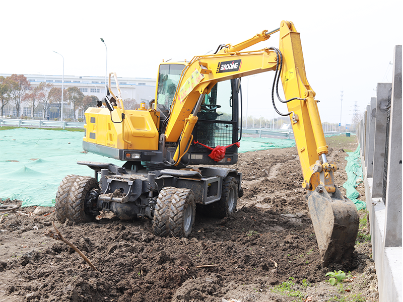 轮式挖掘机 轮式挖掘机