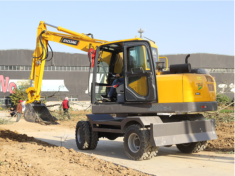 轮式挖掘机 轮式挖掘机