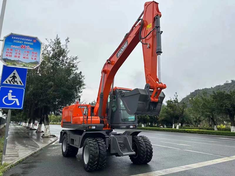 轮式挖掘机.jpg 轮式挖掘机.jpg