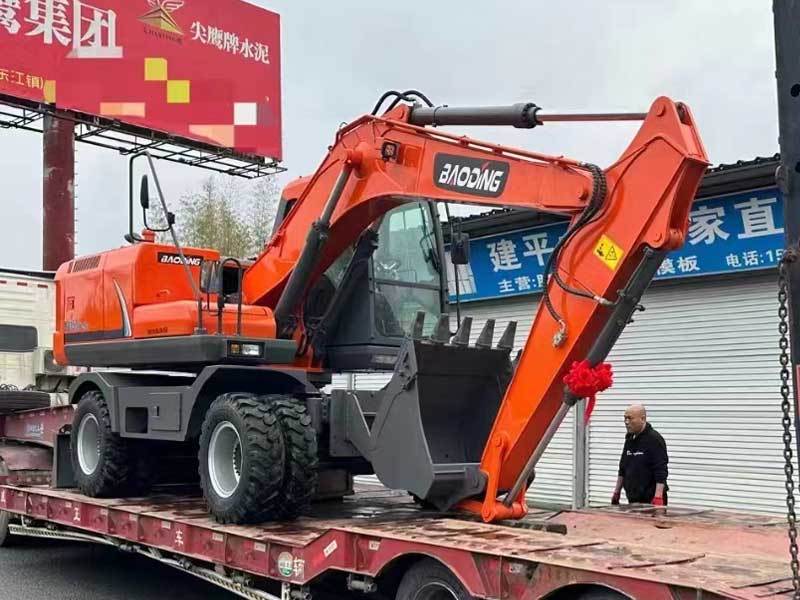 挖掘机保养.jpg 挖掘机保养.jpg