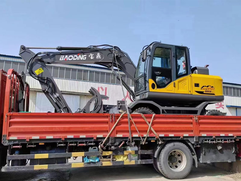 轮式抓木机.jpg 轮式抓木机.jpg