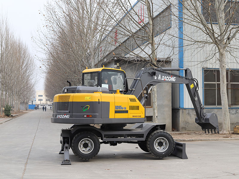 轮式挖掘机.jpg 轮式挖掘机.jpg