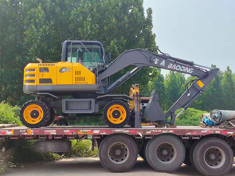 宝鼎80实心胎挖掘机.jpg 宝鼎80实心胎挖掘机.jpg